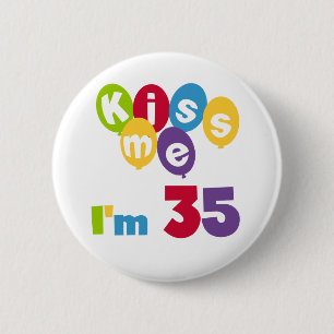 キスミー私は35の誕生日TシャツとGIfts 缶バッジ