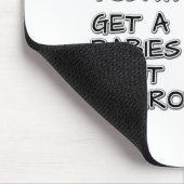 キス今日はグラウンドホッグ。明日は狂犬病の注射を受ける マウスパッド (コーナー)