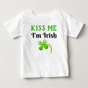 キス私はアイリッシュセントパトリックの日グリーン ベビーTシャツ