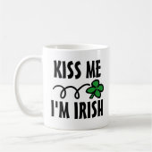 キス私はアイリッシュSt patricks dayムグとクローバー コーヒーマグカップ (左)