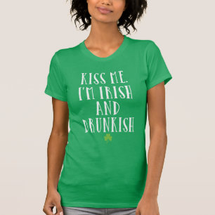 キス私はアイルランドで酔っぱらっている Tシャツ