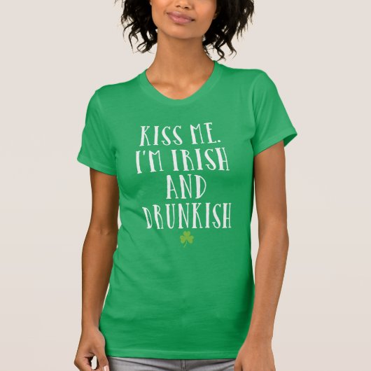 キス私はアイルランドで酔っぱらっている Tシャツ (正面)