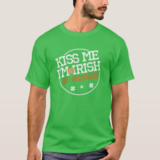 キス私はアイルランド人ではなく、予防接種されたおもしろいSt Patr Tシャツ