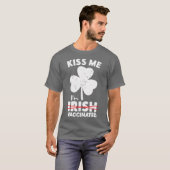 キス私はアイルランド語ではなく、予防接種St patricks Tシャツ (正面フル)