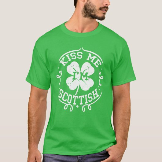 キス私はスコットランドおもしろいSt patricks dayグリーンG Tシャツ (正面)