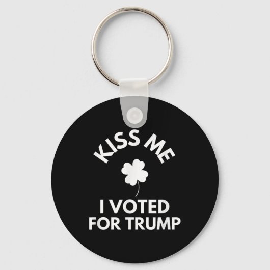キス私はトランプに投票したおもしろい キーホルダー (正面)