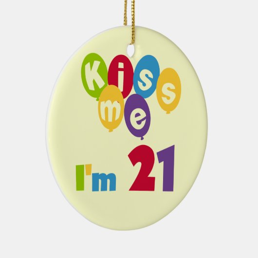 キス私は21誕生日Tシャツとギフト セラミックオーナメント (右)
