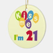 キス私は21誕生日Tシャツとギフト セラミックオーナメント (左)