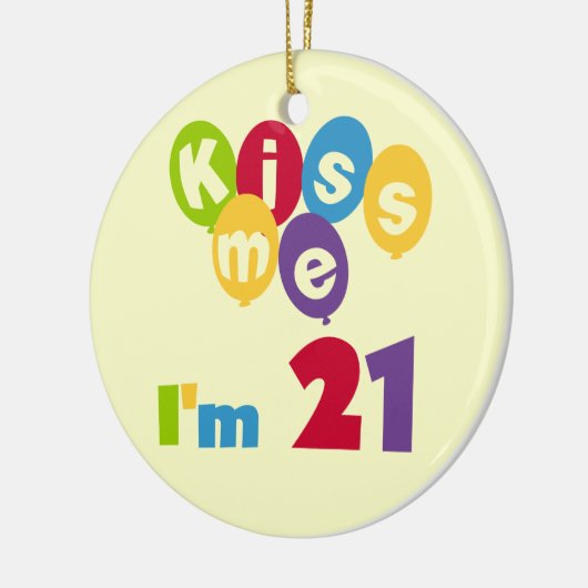 キス私は21誕生日Tシャツとギフト セラミックオーナメント (左)