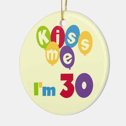 キス私は30誕生日Tシャツとギフト セラミックオーナメント (左)
