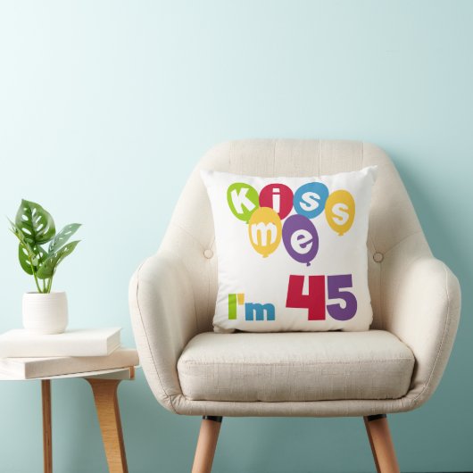 キス私は45誕生日Tシャツとギフト クッション (椅子)
