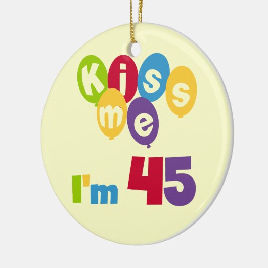 キス私は45誕生日Tシャツとギフト セラミックオーナメント (左)