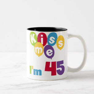 キス私は45誕生日Tシャツとギフト ツートーンマグカップ