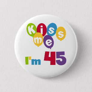 キス私は45誕生日Tシャツとギフト 缶バッジ