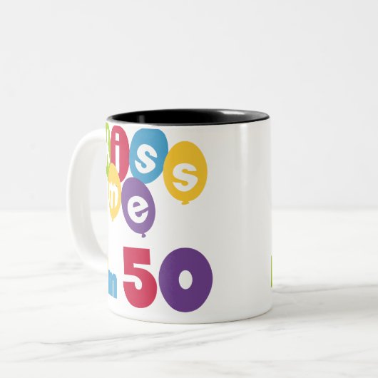 キス私は50誕生日Tシャツとギフト ツートーンマグカップ (正面左)