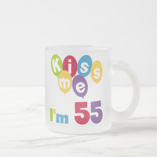 キス私は55誕生日Tシャツとギフト フロストグラスマグカップ