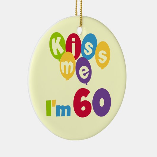キス私は60誕生日Tシャツとギフト セラミックオーナメント (右)