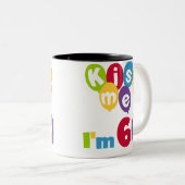 キス私は60誕生日Tシャツとギフト ツートーンマグカップ (正面右)