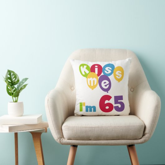 キス私は65誕生日Tシャツとギフト クッション (椅子)