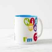 キス私は65誕生日Tシャツとギフト ツートーンマグカップ (正面右)