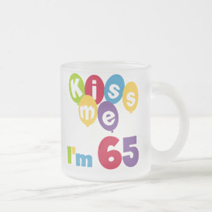 キス私は65誕生日Tシャツとギフト フロストグラスマグカップ