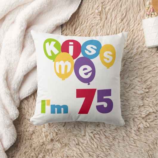 キス私は75の誕生日Tシャツとギフト クッション (ブランケット)