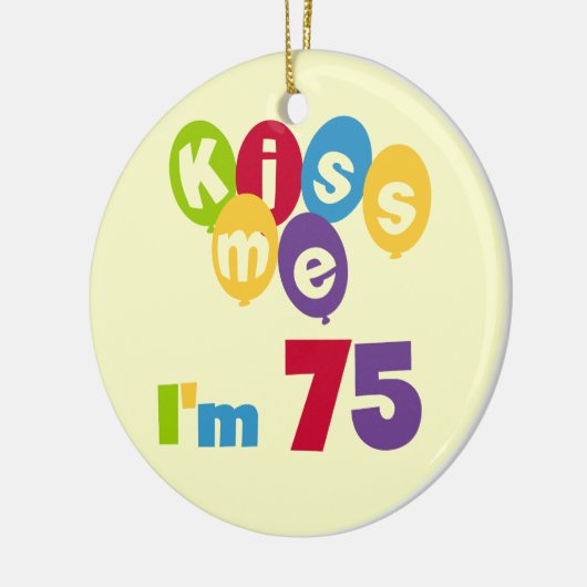 キス私は75の誕生日Tシャツとギフト セラミックオーナメント (左)