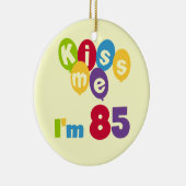 キス私は85の誕生日Tシャツとギフト セラミックオーナメント (右)