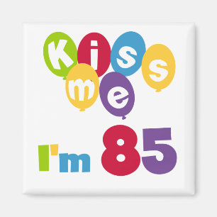 キス私は85の誕生日Tシャツとギフト マグネット