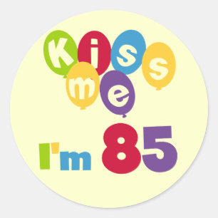 キス私は85の誕生日Tシャツとギフト ラウンドシール