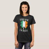 キス私アイリッシュおもしろいst patricks day男女 tシャツ (正面フル)