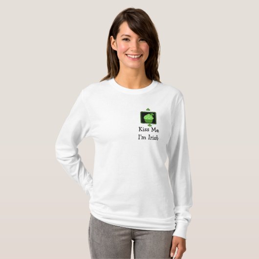 キス私アイリッシュ – グリーンカップケーキとことわざ Tシャツ (正面フル)