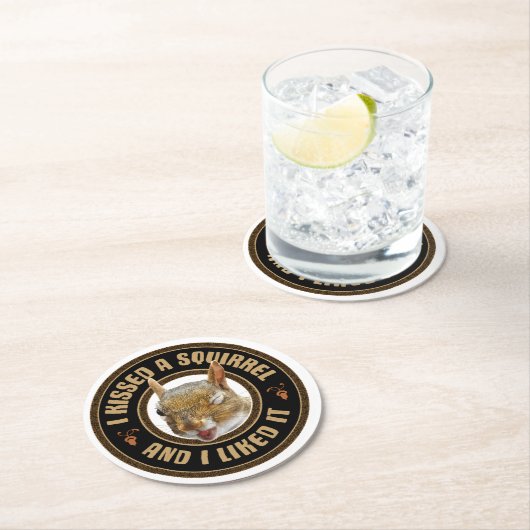 キス・ア・スクワーロ - 面白いパロディ ラウンドペーパーコースター (インサイチュ)