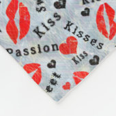 キス、赤い唇。 フリースブランケット (角)