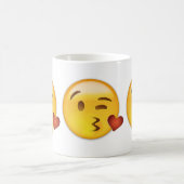 キスEmojiを投げる顔 コーヒーマグカップ (中央)