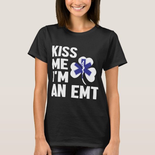 キスMeシリーズ(私はEMT)の女性のTシャツ Tシャツ (正面)