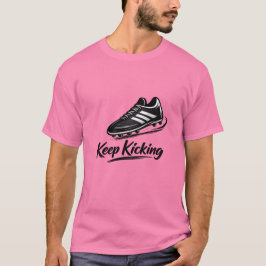 キックし続けるサッカースパイクTシャツ Tシャツ