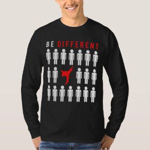 キックインチャックル：テコンドー違う – 両出身 Tシャツ