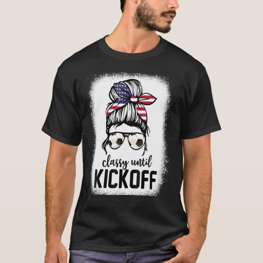 キックオフまでの上品なサッカーママ乱雑パン Tシャツ (正面)