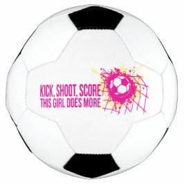 キックシュートのスコアこの女の子はもっとサッカーをする サッカーボール