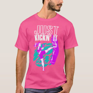 キックボクシングでItをキックおもしろいング Tシャツ