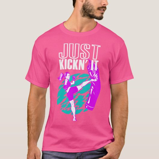 キックボクシングでItをキックおもしろいング Tシャツ (正面)