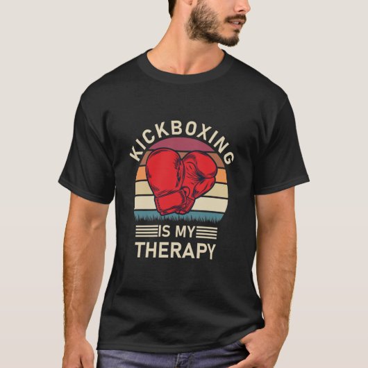 キックボクシングは私のセラピー-ボクシング- Boxer Tシャツ (正面)