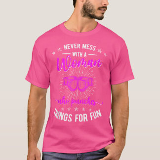 キックボクシングキックボクサーの女性と一緒に散らかすな Tシャツ