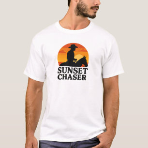 キックン・ダスト ブラックカウボーイブーツ グラフィック Tシャツ