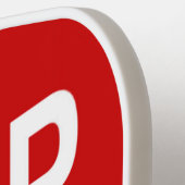 キッストップチンの看板から離れる ピックルボールラケット (左詳細)