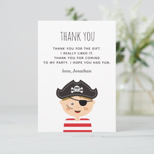 キッズおもしろい海賊パーティー。男の赤ちゃん赤誕生日Tha サンキューカード (スタンド正面)