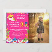 キッズイエローレインボーシャーク誕生日写真招待 招待状 (正面)