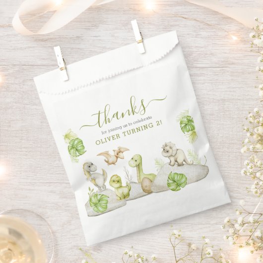 キッズウォーターカラー恐竜の誕生日パーティー フェイバーバッグ (クリップ留めされた状態)