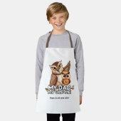 キッズエプロン：私のパパ私の古い私（白） エプロン (着用した状態)